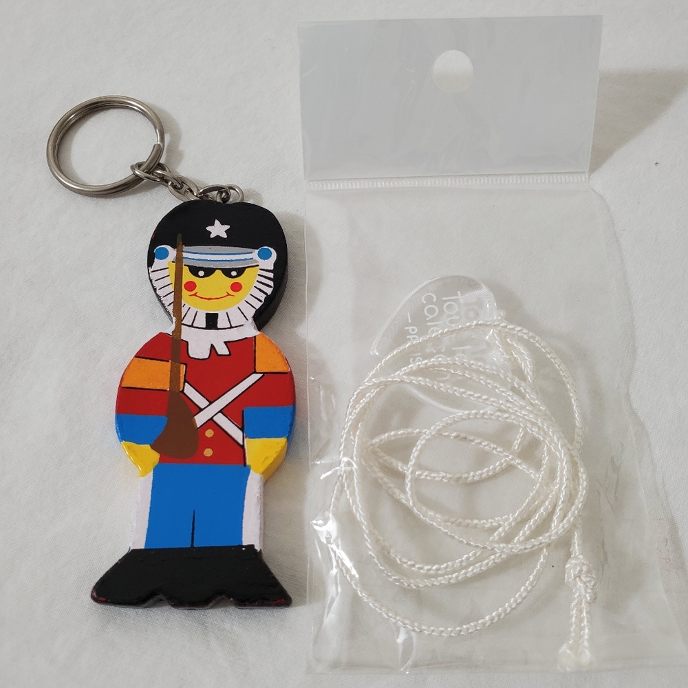 Souvenirs Europe - Royal Guard Key Chain & Heart Necklace Paris